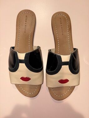 Alice + Olivia “Stace Face” slides size 38.5